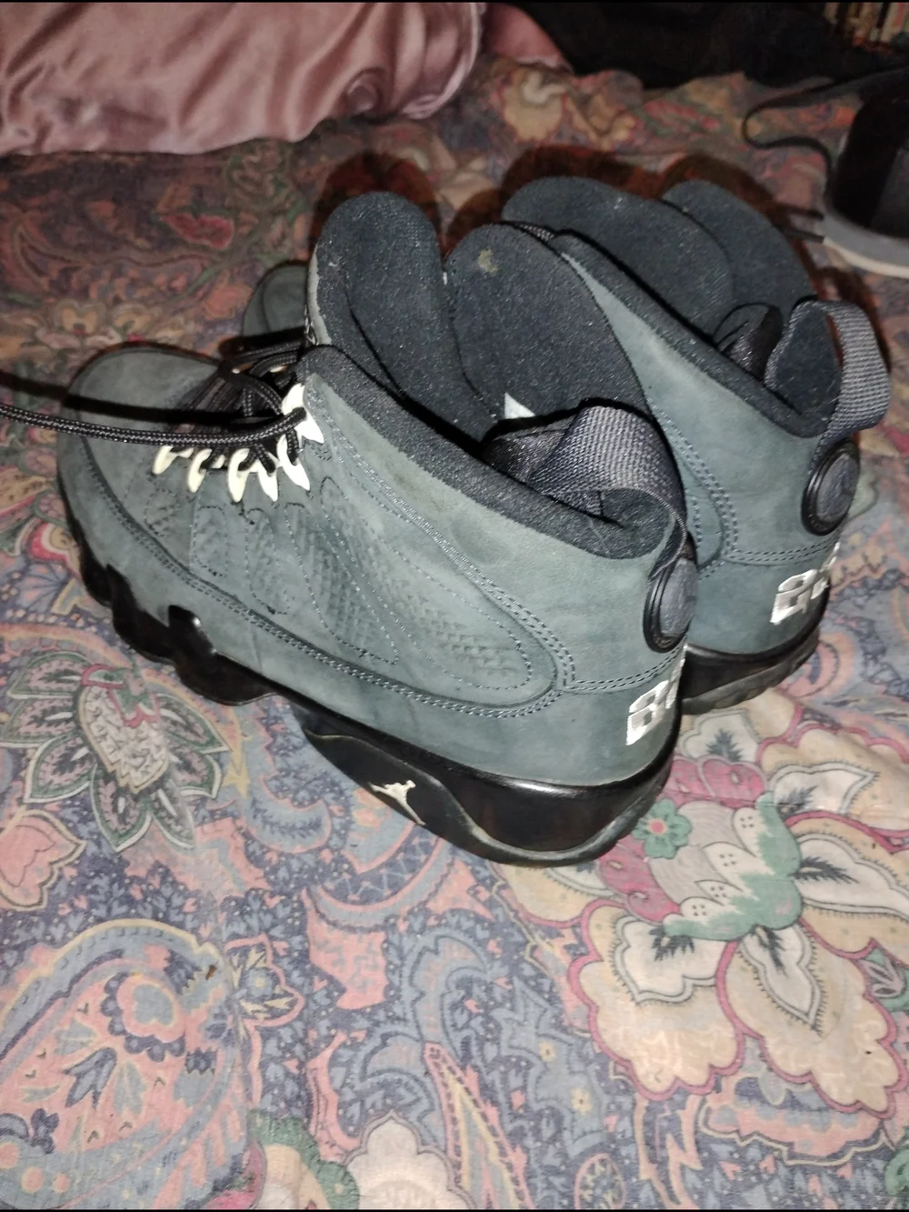 Air Jordan 9 Retro Men’s Size 8 Grey Suede High Top Sneakers